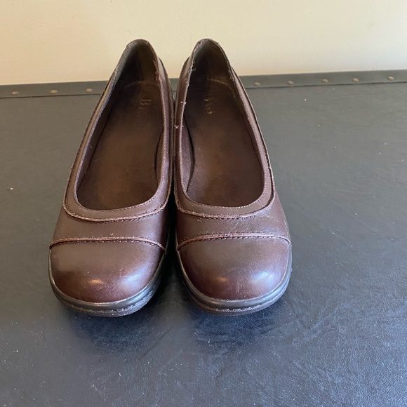 Bass Women’s Classic Brown Leather Loafers Size 9M Round Toe Comfy Casual Shoe - Picture 1 of 9